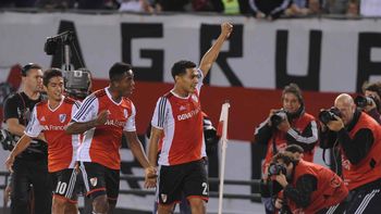 river se aprovecho de un velez sin reaccion y es unico puntero river se aprovecho de un velez sin reaccion y es unico puntero