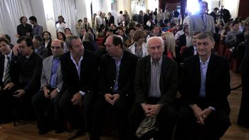 crisis en unen: la ucr llama a una cumbre crisis en unen: la ucr llama a una cumbre