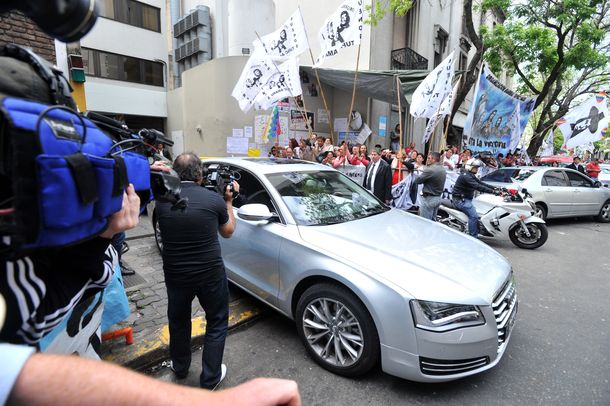 Dieron de alta a la Presidente y se retiró a Olivos