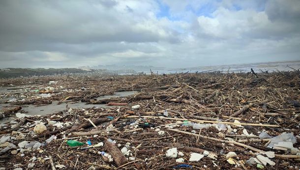 Una barrera en un río logró contener más de 400 kilos de basura en ocho meses.