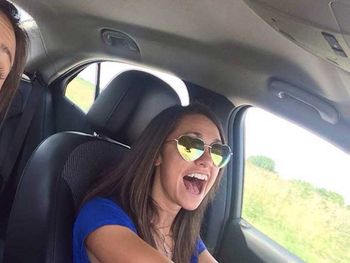 Viajaba a su despedida de soltera y murió en un accidente vial tras sacarse una selfie
