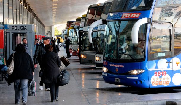 El Gobierno quiere ofrecer micros de Buenos Aires a Córdoba por el valor de un alfajor