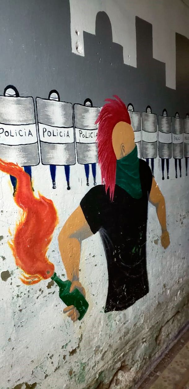 Bomba casera en el cementerio de Recoleta: hay 10 detenidos