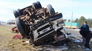 dos muertos al chocar un camion contra una camioneta en tornquist dos muertos al chocar un camion contra una camioneta en tornquist