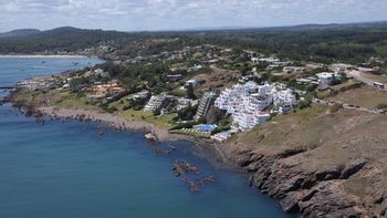 El intendente de Maldonado, Enrique Antía, busca defender a Punta Ballena del nuevo proyecto inmobiliario. El intendente de Maldonado, Enrique Antía, busca defender a Punta Ballena del nuevo proyecto inmobiliario.