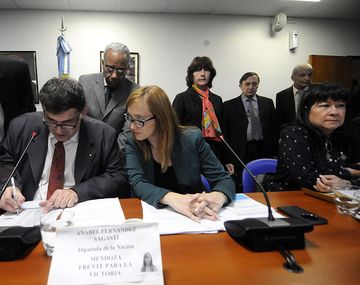 El oficialismo aprobó abrir una investigación para evaluar la salud de Fayt