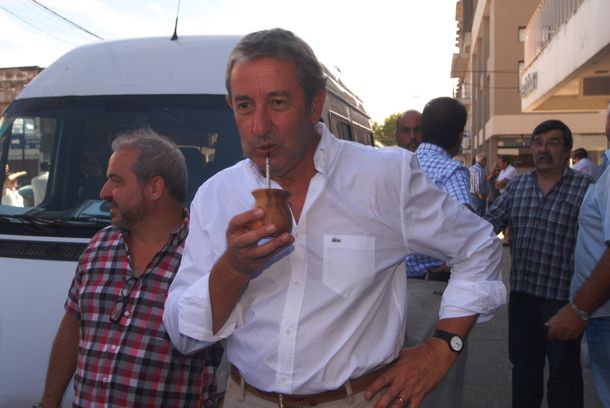 Cobos le reclamó a Moreau mantenerse dentro de la UCR