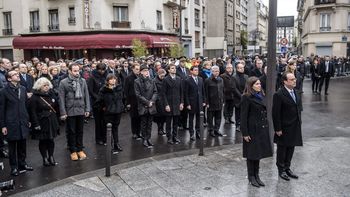 Francia recuerda a las víctimas de los atentados en París en el primer aniversario. Francia recuerda a las víctimas de los atentados en París en el primer aniversario.