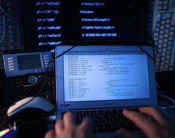 ¿Por qué algunos hackers tapan la webcam de sus notebooks?