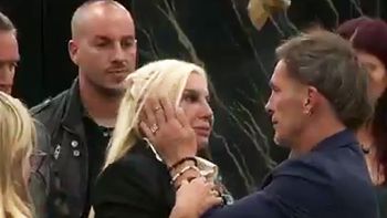 el desconsolado llanto de la zilli por la eliminacion de martin en gran hermano: no te vayas el desconsolado llanto de la zilli por la eliminacion de martin en gran hermano: no te vayas