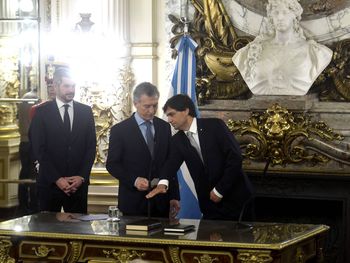 La confusión de Lacunza en su primera conferencia: Al honrarme con el cargo de presidente