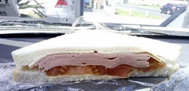 La gran estafa: un cliente denunció en Facebook el armado engañoso de su sándwich