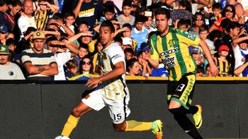 El uruguayo Camacho controla el balón El uruguayo Camacho controla el balón