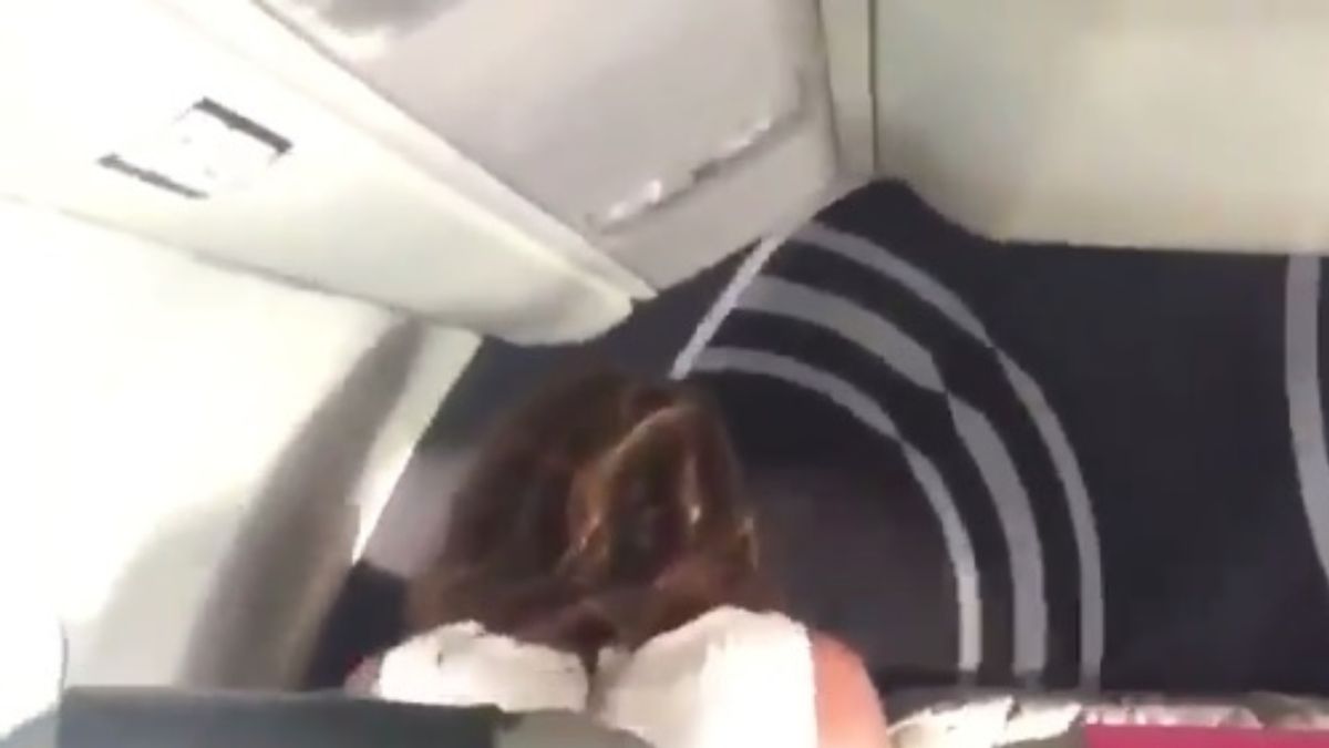 Filman a una pareja teniendo sexo en un avión y explota Twitter