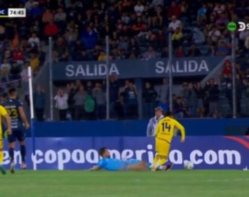 ¿Fue o no? El segundo penal que no le cobraron a Boca ante Sportivo Trinidense