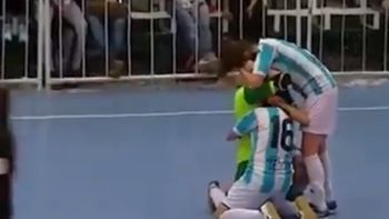 Todas saludan a Rodríguez, autora de un verdadero golazo Todas saludan a Rodríguez, autora de un verdadero golazo