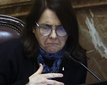 Senadora Carmen Álvarez Rivero (PRO).