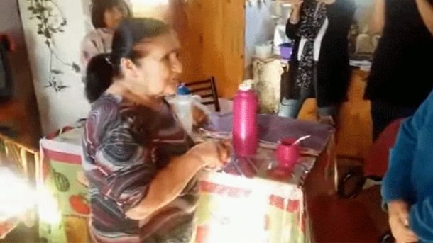 Elsita tiene 81 años y por fin le dieron su primer documento argentino