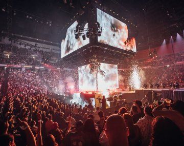 Tainy presentó un innovador espectáculo 360° Data Loading en el legendario Coliseo de Puerto Rico