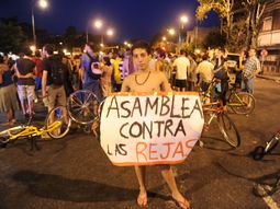 quedan seis detenidos por los incidentes en parque centenario quedan seis detenidos por los incidentes en parque centenario