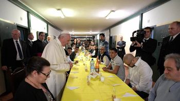 El papa Francisco almorzó con presos en una cárcel de Milán El papa Francisco almorzó con presos en una cárcel de Milán