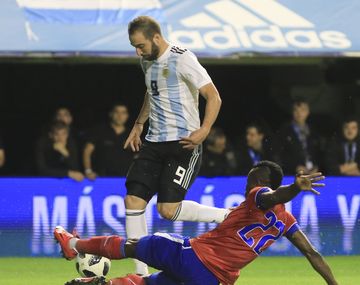 Gonzalo Higuaín fue otra vez el blanco de los memes