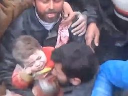 el emotivo rescate de un bebe bajo los escombros en siria el emotivo rescate de un bebe bajo los escombros en siria