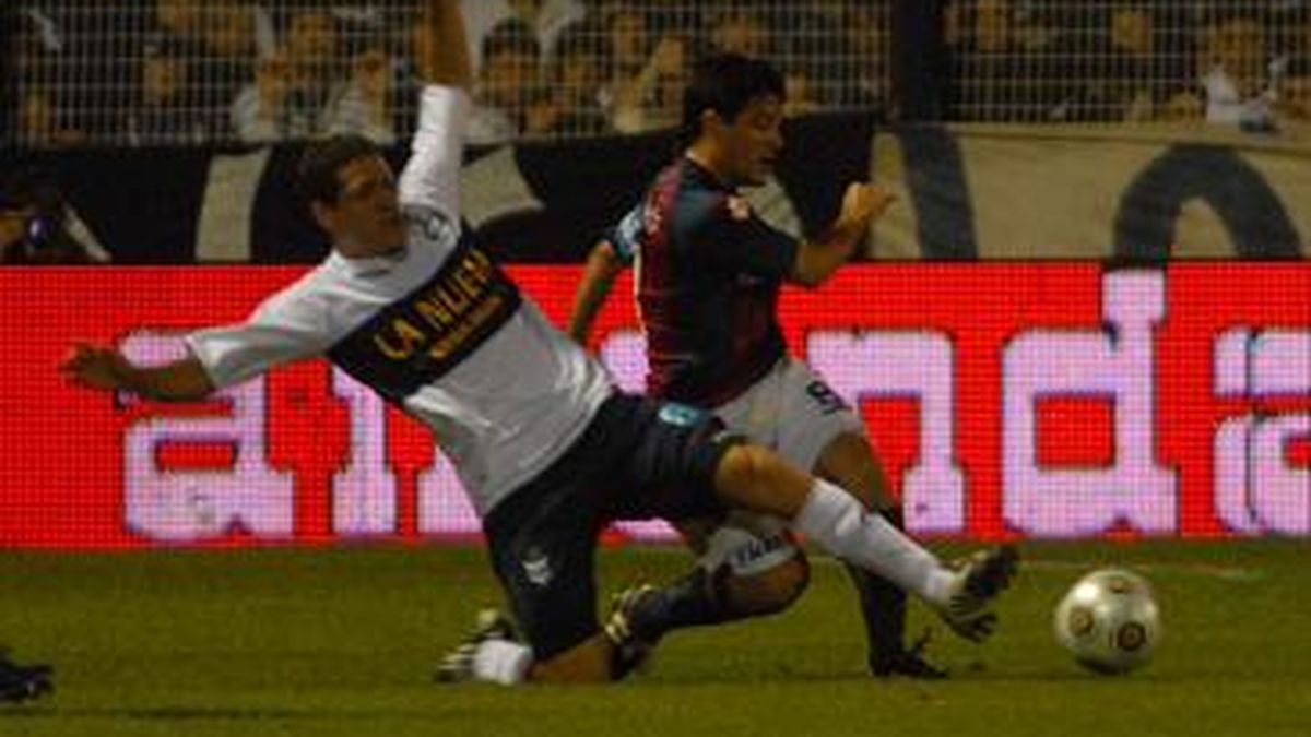 Gimnasia empató 2 a 2 con San Lorenzo en La Plata y lo bajó de la punta