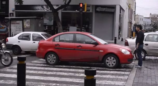 #SúperPeatón intenta educar a los automovilistas
