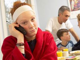 Girl_phone