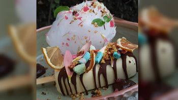 Paleta de chocolate blanco y merenguitos de huacatay Paleta de chocolate blanco y merenguitos de huacatay