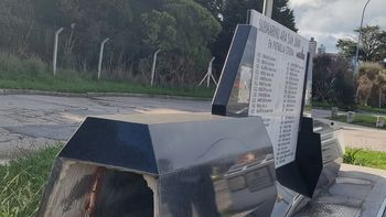 El memorial del ARA San Juan fue vandalizado. El memorial del ARA San Juan fue vandalizado.