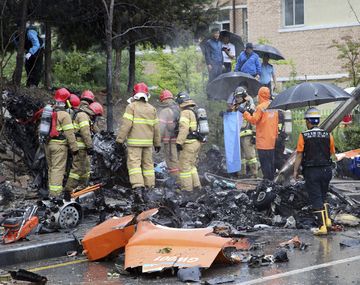 Cayó un helicóptero que hacía tareas en el ferry hundido