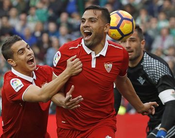 El festejo de Gabriel Mercado en el clásico ante Betis