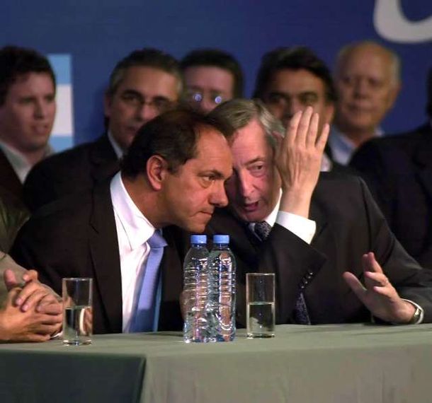 Kirchnerscioli_telam