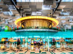 Este es el lujoso aeropuerto internacional de singapur Este es el lujoso aeropuerto internacional de singapur