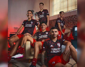 River presentó su nueva camiseta suplente