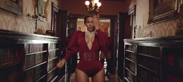 Beyoncé lanzó un nuevo video, antes de participar en el Super Bowl
