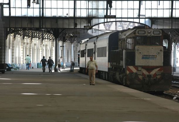 Incidentes por un tren varado que venía desde Mar del Plata