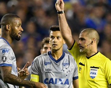 El paraguayo Eber Aquino echó a Dedé