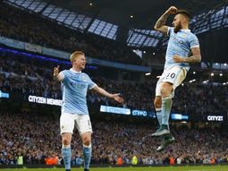 con un gol de otamendi, el city vencio al norwich y conservo la punta con un gol de otamendi, el city vencio al norwich y conservo la punta