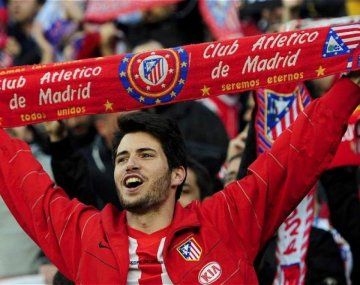 Los hinchas del Atlético de Madrid silbaron el himno de la Champions League