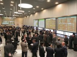 Los operadores bursátiles en plena operatoria. Los operadores bursátiles en plena operatoria.