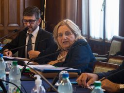 El gobierno uruguayo pidió disculpas por las expresiones de la senadora Graciela Bianchi. El gobierno uruguayo pidió disculpas por las expresiones de la senadora Graciela Bianchi.