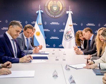 Jorge Macri y Karina Milei entre los funcionarios firmantes.