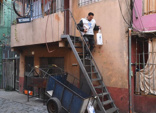 Censo 2022: en el Barrio Padre Mugica se hizo con chipá, fruta y el código alfanumérico