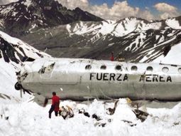 que fue la tragedia de los andes, el accidente del avion 571 de la fuerza aerea uruguaya
