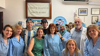 el gran gesto solidario de luck ra en el hospital de ninos: recorrio las salas y entrego regalos el gran gesto solidario de luck ra en el hospital de ninos: recorrio las salas y entrego regalos