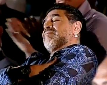 ¿Maradona se quedó dormido durante un acto de Maduro en Venezuela?