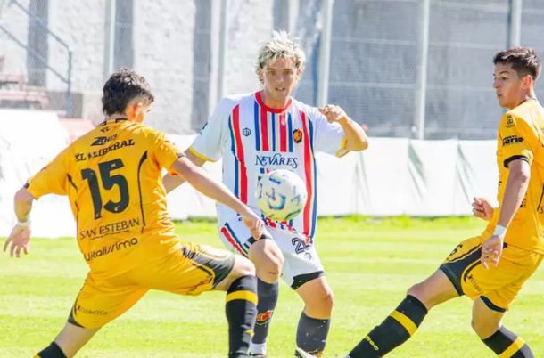 Debut polémico: Santiago Maratea jugó en la Reserva de Colegiales y estallaron las críticas